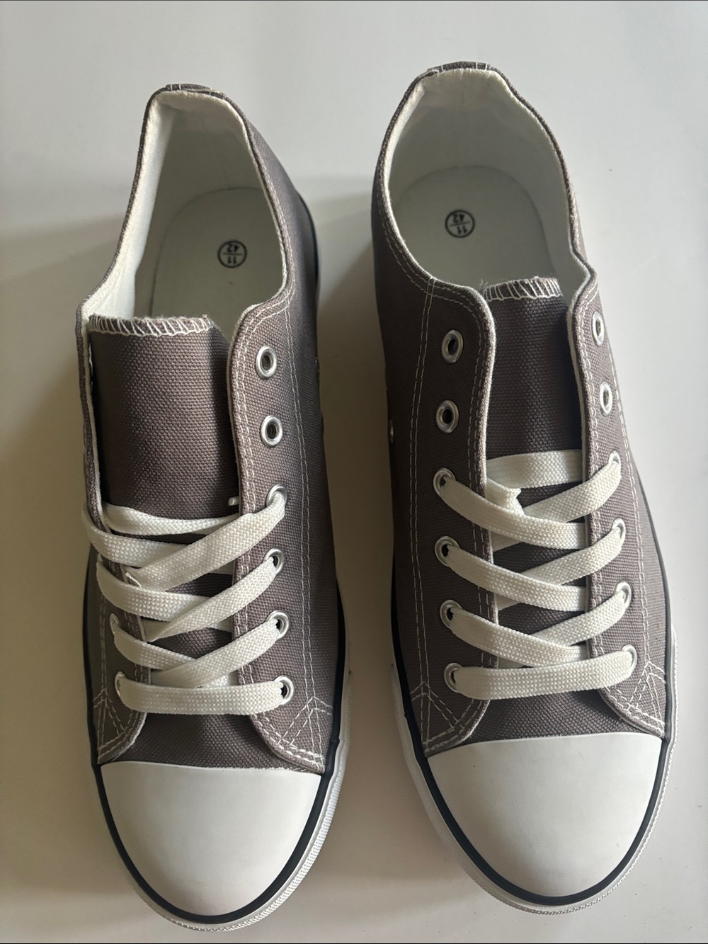 Men's Classic Canvas Low-Top Sneakers in Gray